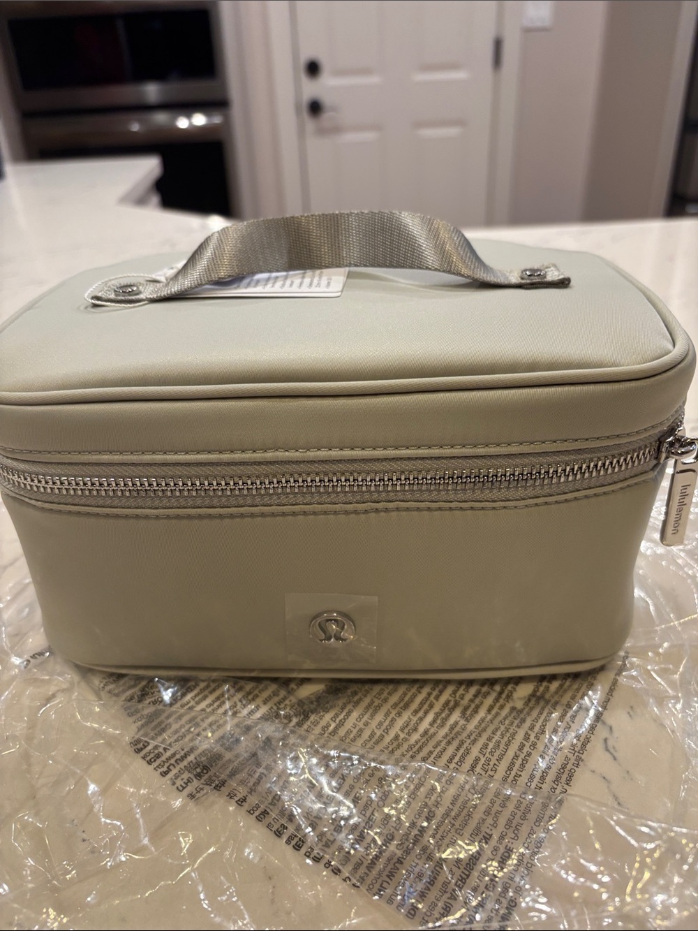 lululemon Travel Toiletry Bag/Cosmetic Case, 3.5L in the RARE Sleek Silver Haze